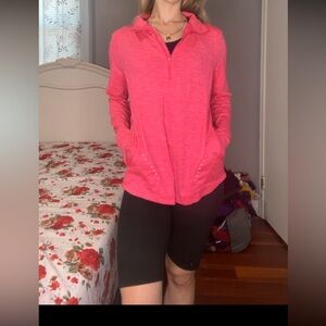 Active top with pockets